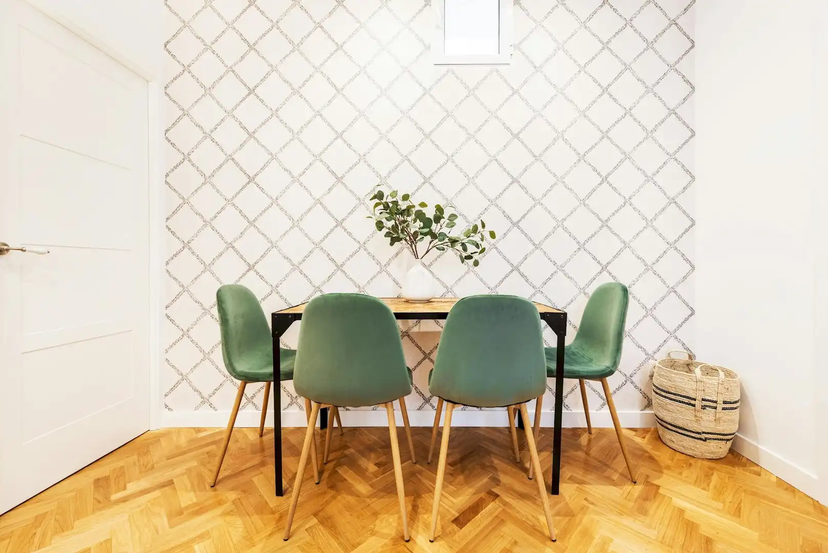 Comedor de Piso de alquiler en Madrid con Aire acondicionado, Calefacción y Lavadora