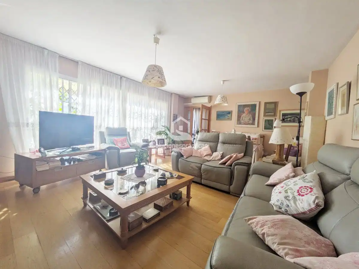 Sala d'estar de Casa o xalet en venda en Jaén amb Aire condicionat, Terrassa i Traster