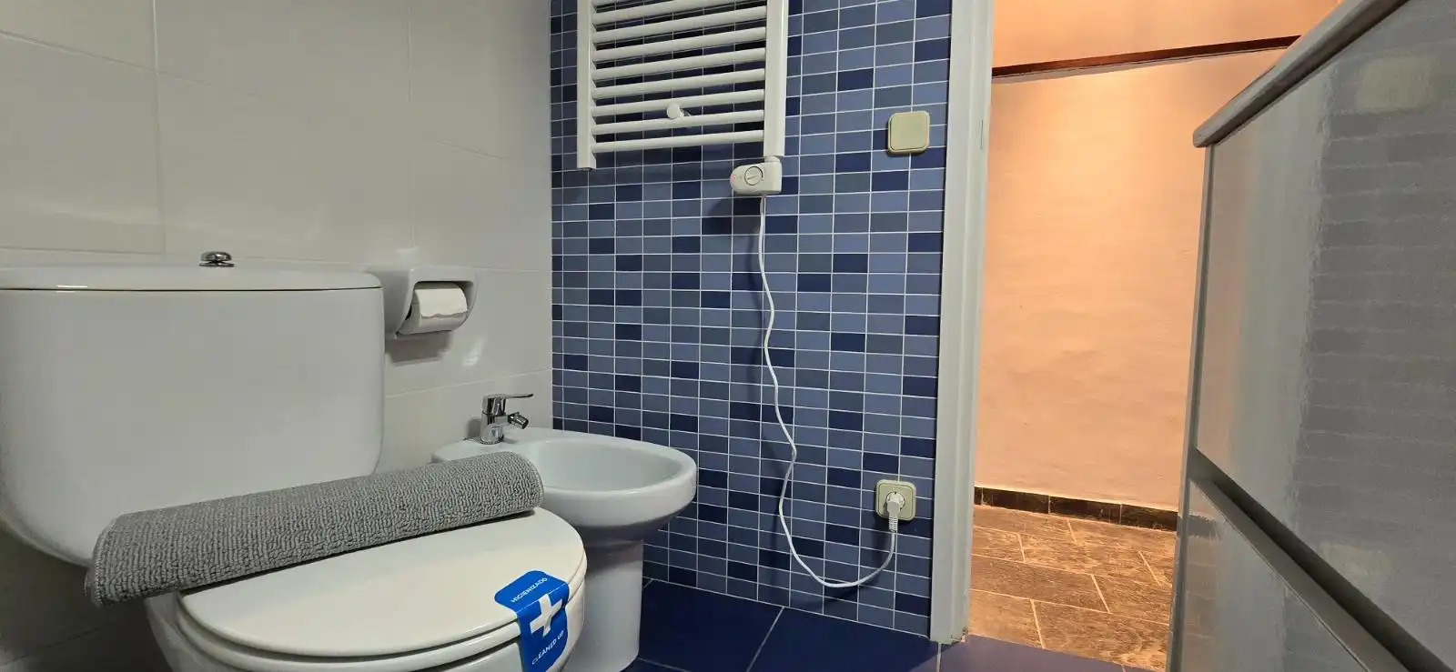 Badezimmer von Maisonette zur Miete in Bolvir mit Heizung, Parkett und Terrasse