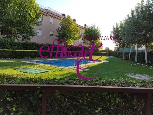 Vista exterior de Piso en venta en Villamiel de Toledo, Toledo