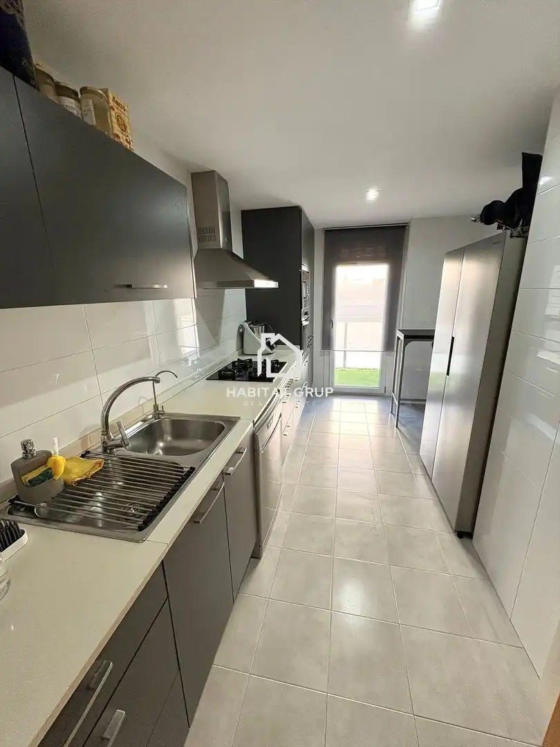 Cocina de Piso en venta en Sant Just Desvern con Calefacción, Terraza y Piscina comunitaria
