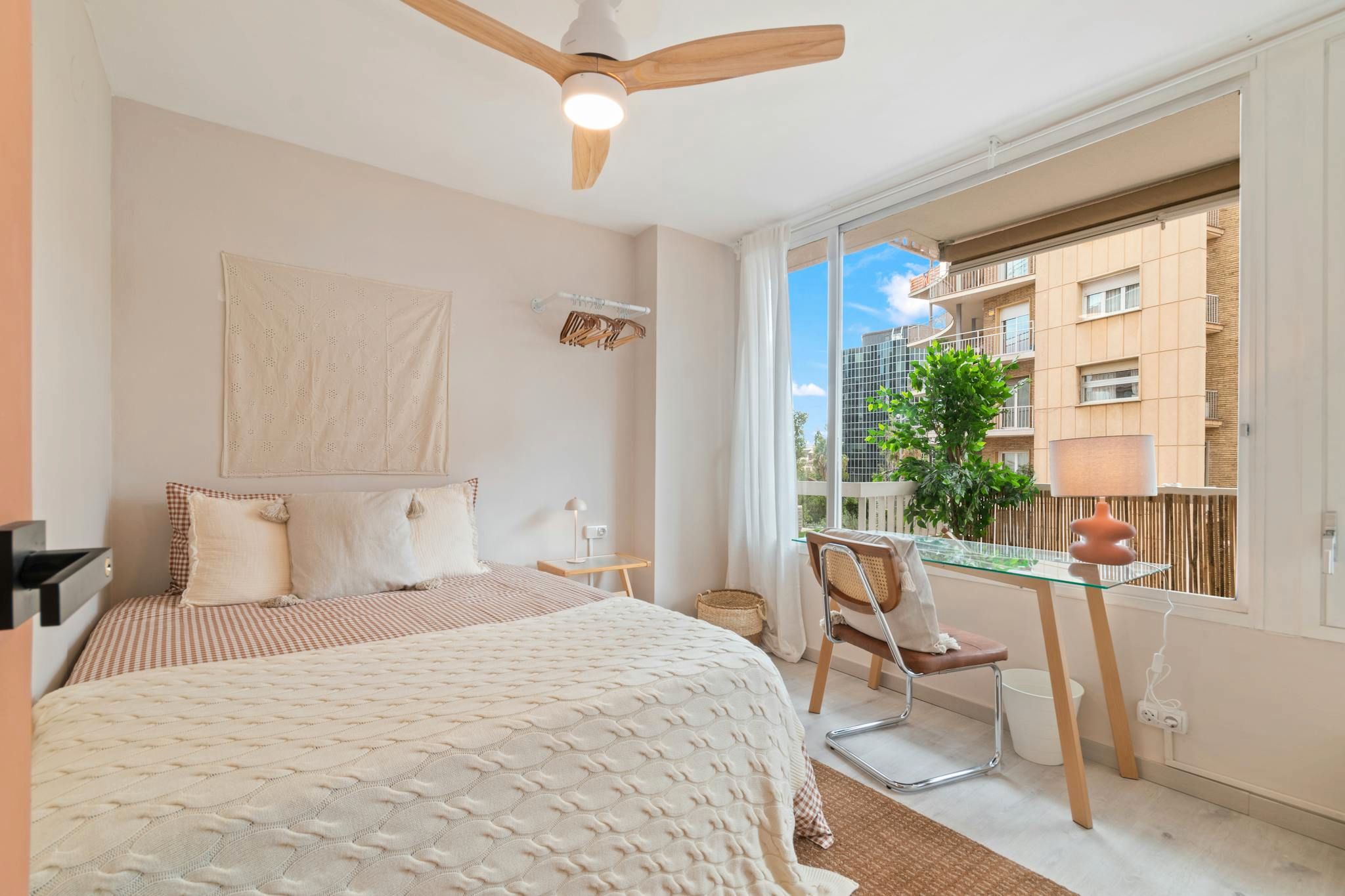 Bedroom of Flat for share in  Barcelona Capital  with Air Conditioner, Furnished and Washing machine