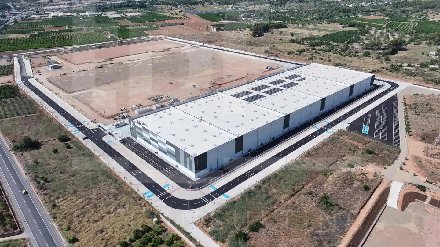 Außenansicht von Fabrikhallen zur Miete in Bétera