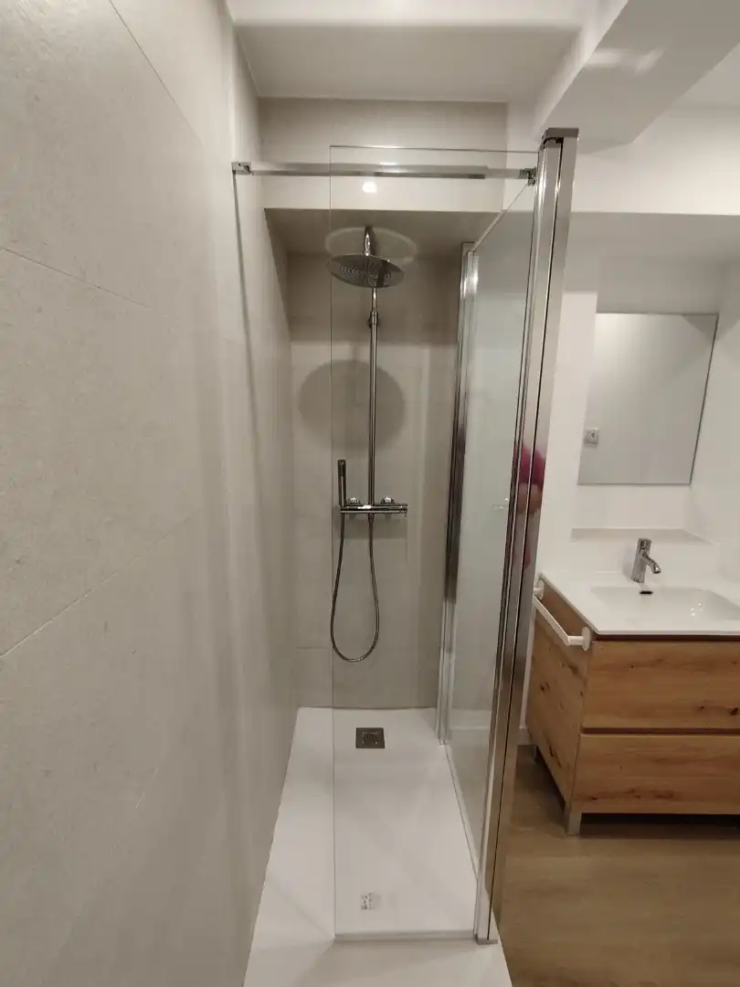 Baño de Piso de alquiler en A Coruña Capital  con Calefacción, Amueblado y Horno