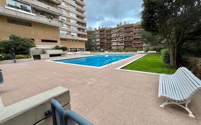 Swimming pool of Flat for sale in  Barcelona Capital  with Heating, Parquet flooring and Terrace