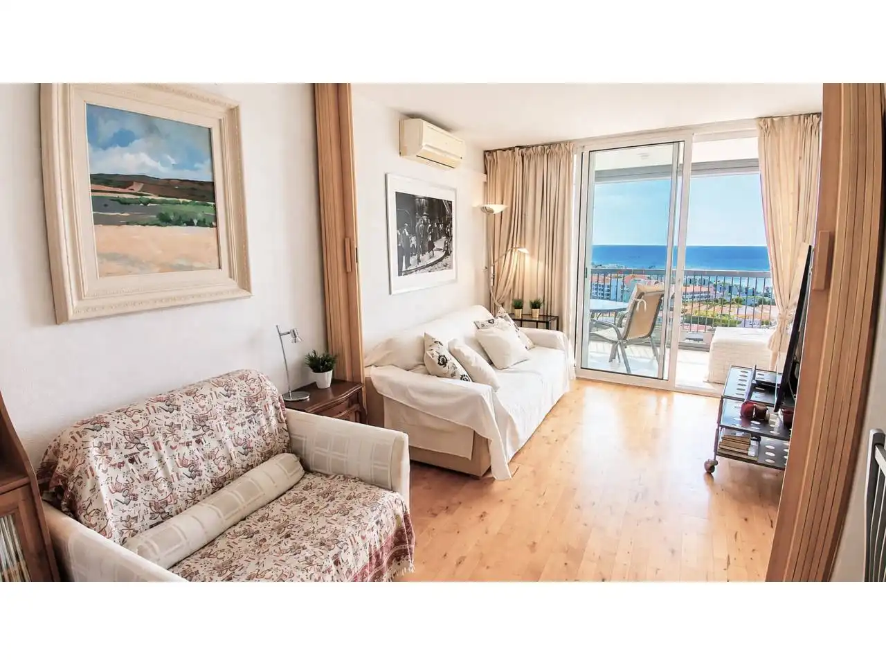 Sala d'estar de Apartament de lloguer en Cambrils amb Aire condicionat, Parquet i Terrassa