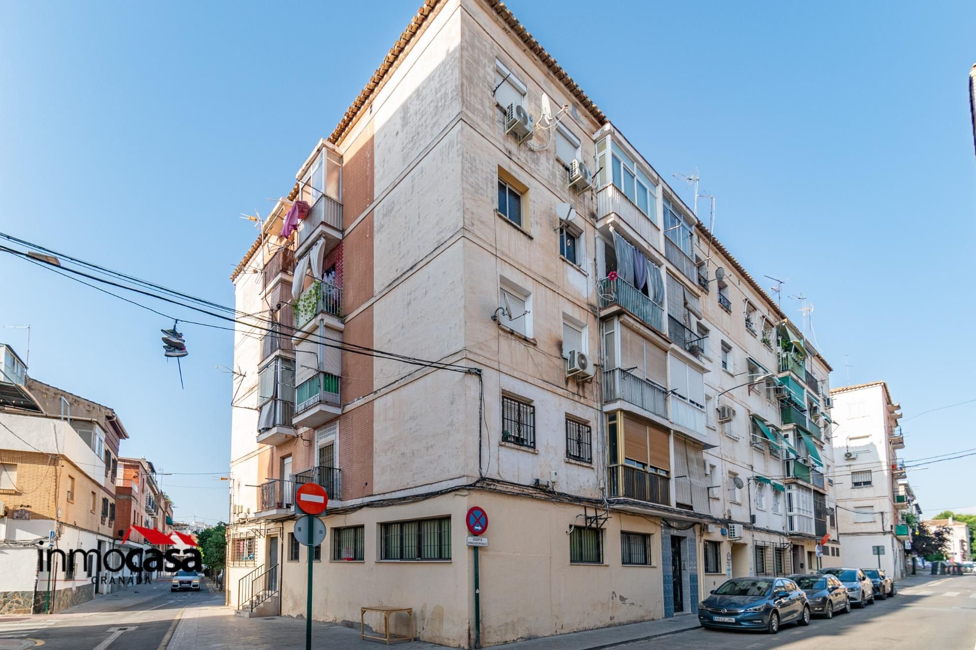 Exterior view of Flat for sale in  Granada Capital  with Balcony