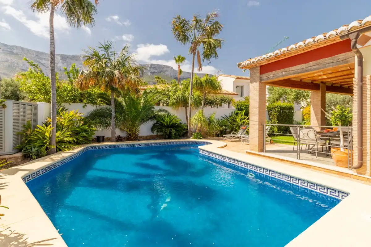 Detached house with pool for sale in El Montgó, imagen 3