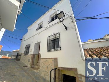 Terraced house for sale in Sayalonga