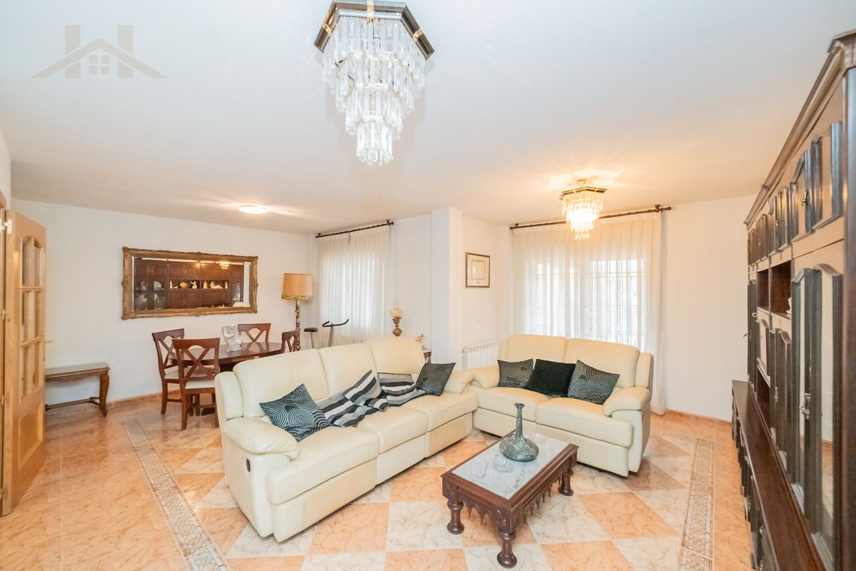 Sala d'estar de Casa adosada de lloguer en Casarrubios del Monte amb Calefacció, Jardí privat i Terrassa