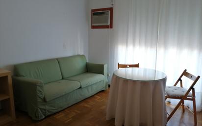 Living room of Study to rent in  Sevilla Capital  with Air Conditioner, Terrace and Furnished