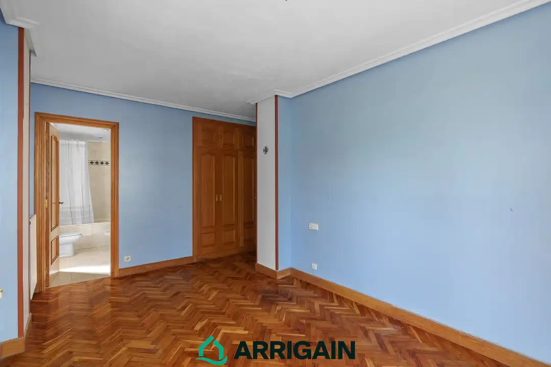 Habitación de Piso en venta en Donostia - San Sebastián  con Calefacción, Terraza y Trastero