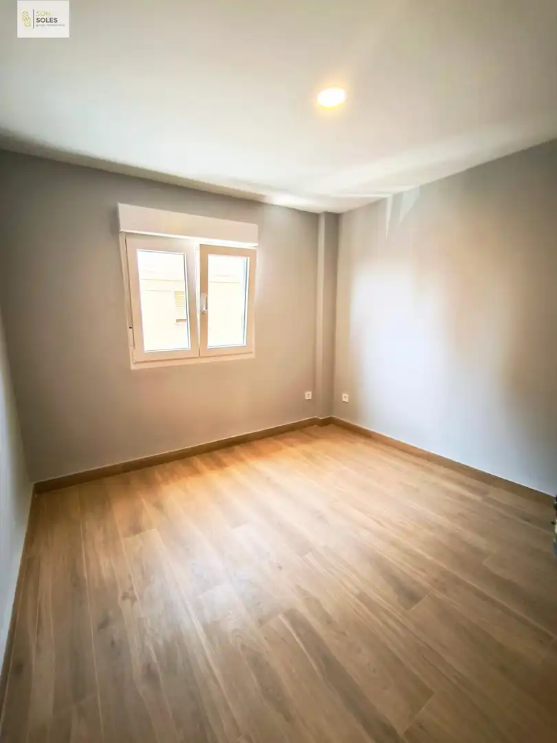 Schlafzimmer von Wohnung zur Miete in Santander mit Heizung und Möbliert