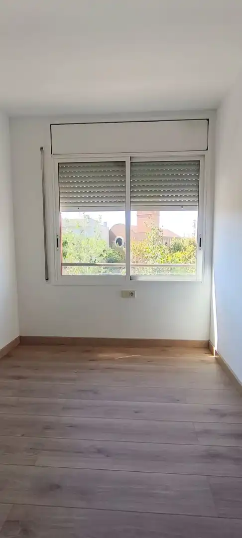 Habitación de Piso en venta en Sant Adrià de Besòs con Calefacción y Balcón