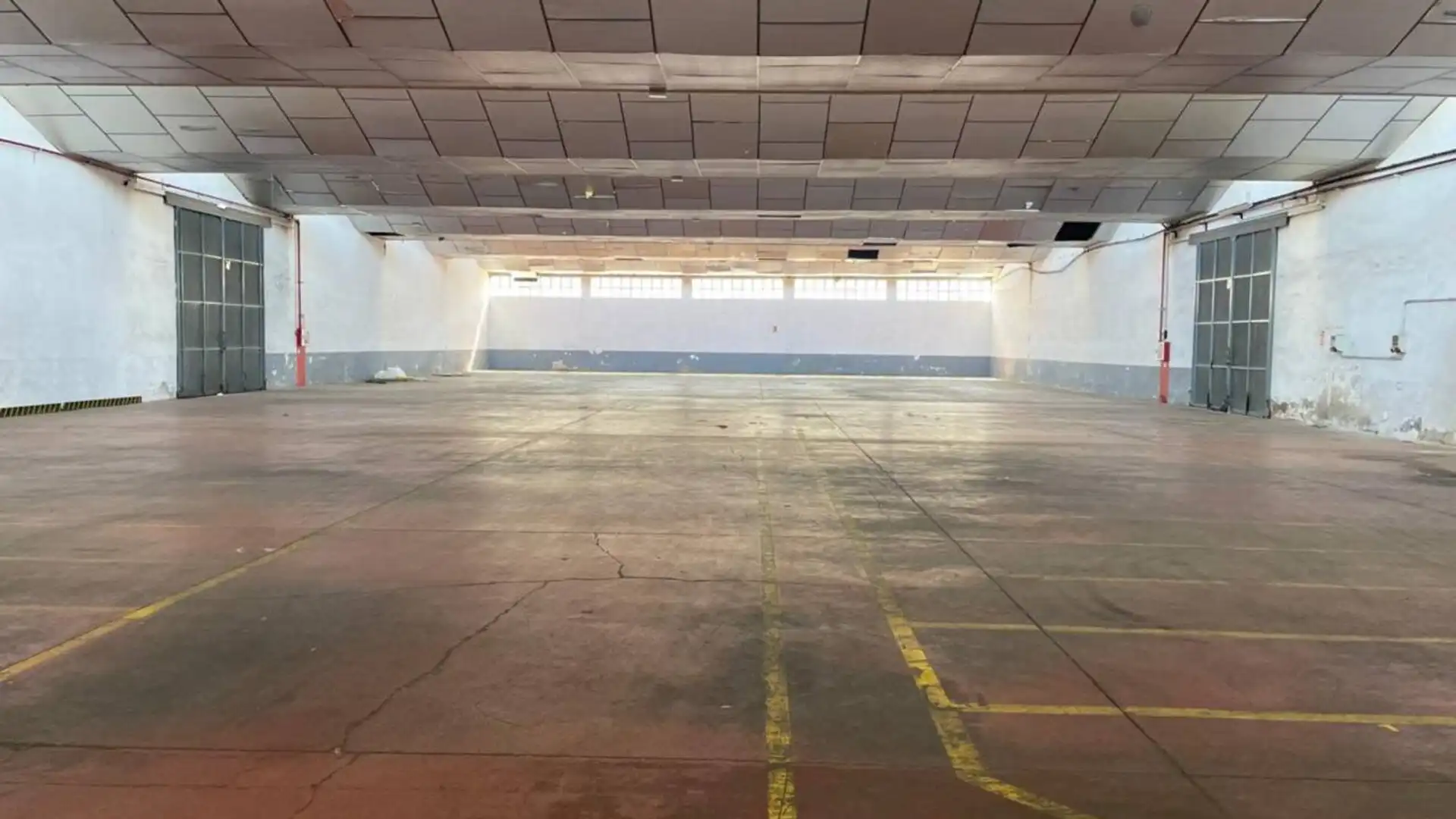 Fabrikhallen zur Miete in Montmeló