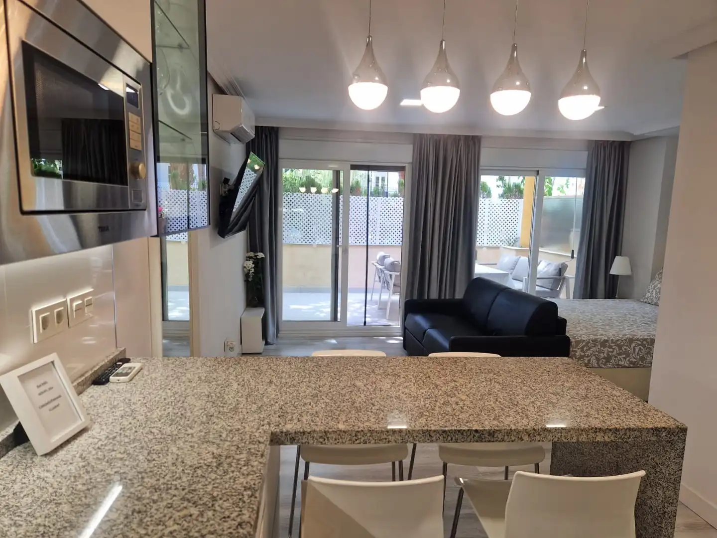Living room of Ground floor for sale in Marbella  with Air Conditioner, Terrace and Swimming Pool