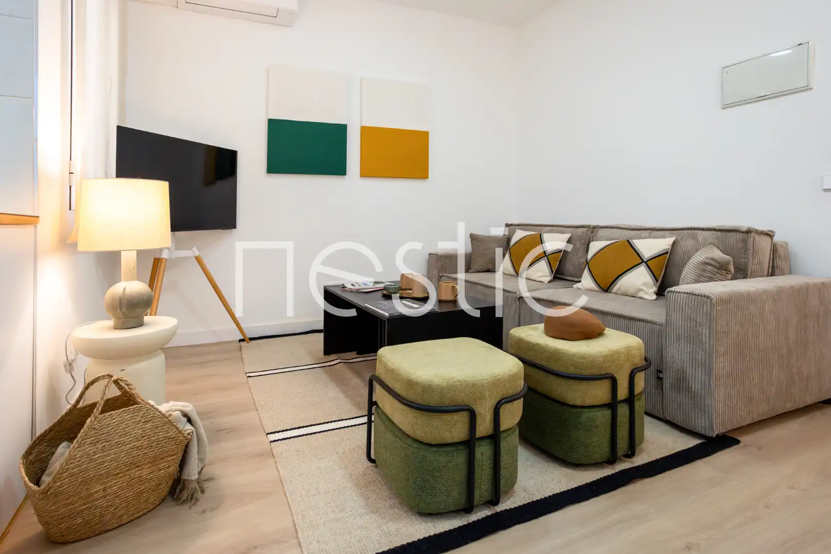 Sala de estar de Apartamento de alquiler en Madrid con Aire acondicionado, Calefacción y Amueblado