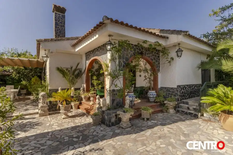Villa mit Pool zum Verkauf in Suspiro del Moro