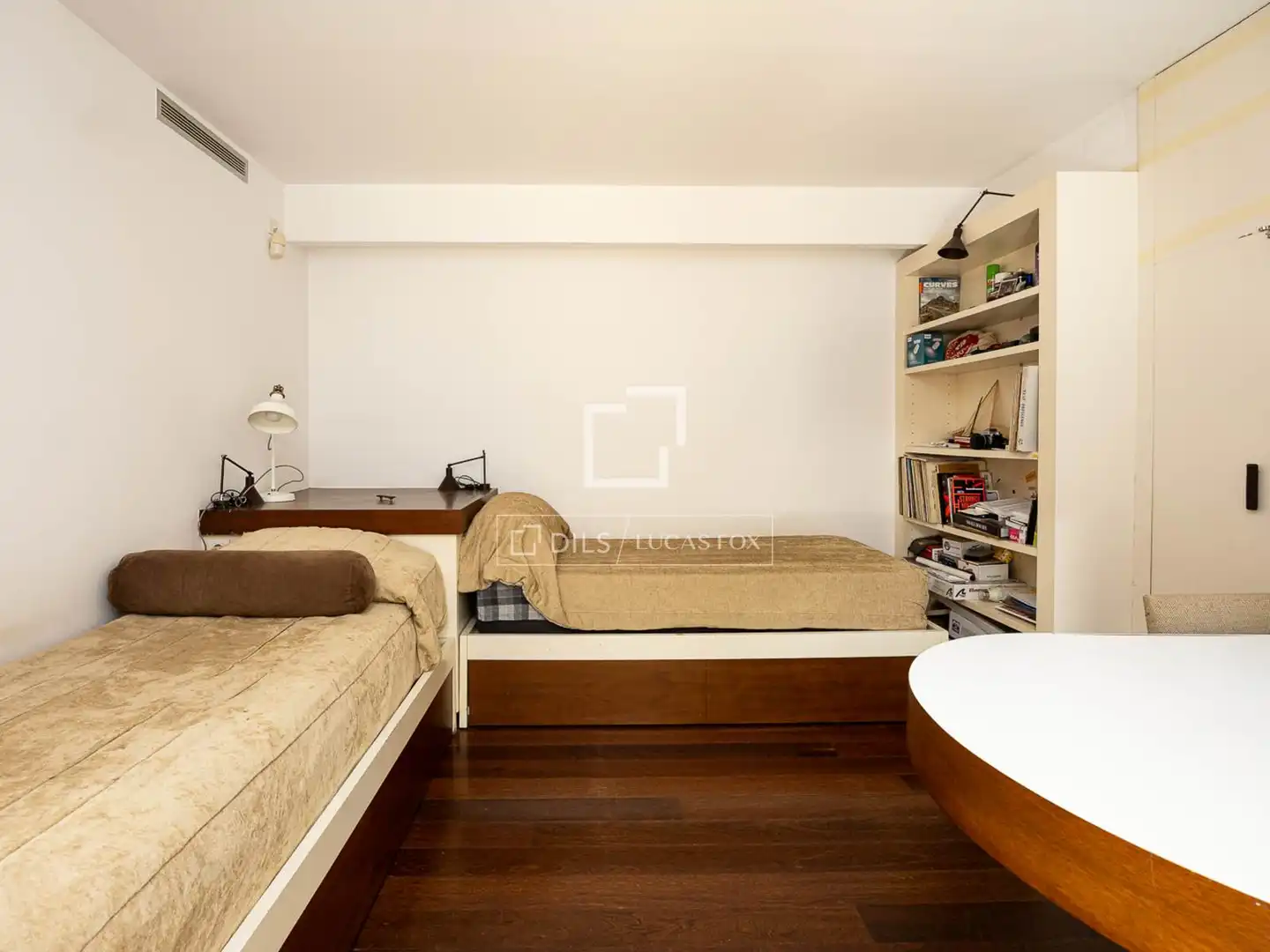 Dormitori de Casa o xalet en venda en Barcelona amb Aire condicionat, Calefacció i Jardí privat