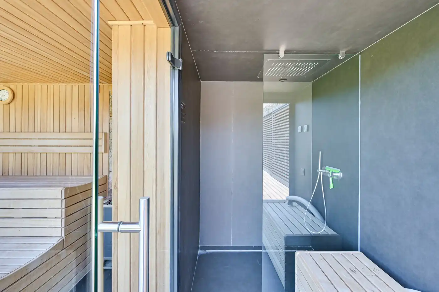 Badezimmer von Haus oder Chalet zum Verkauf in Lloret de Mar mit Klimaanlage, Heizung und Privatgarten