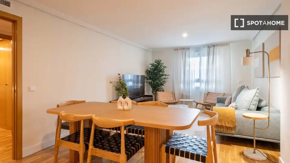 Dining room of Flat for rent in Madrid  with Air Conditioner, Heating and Furnished