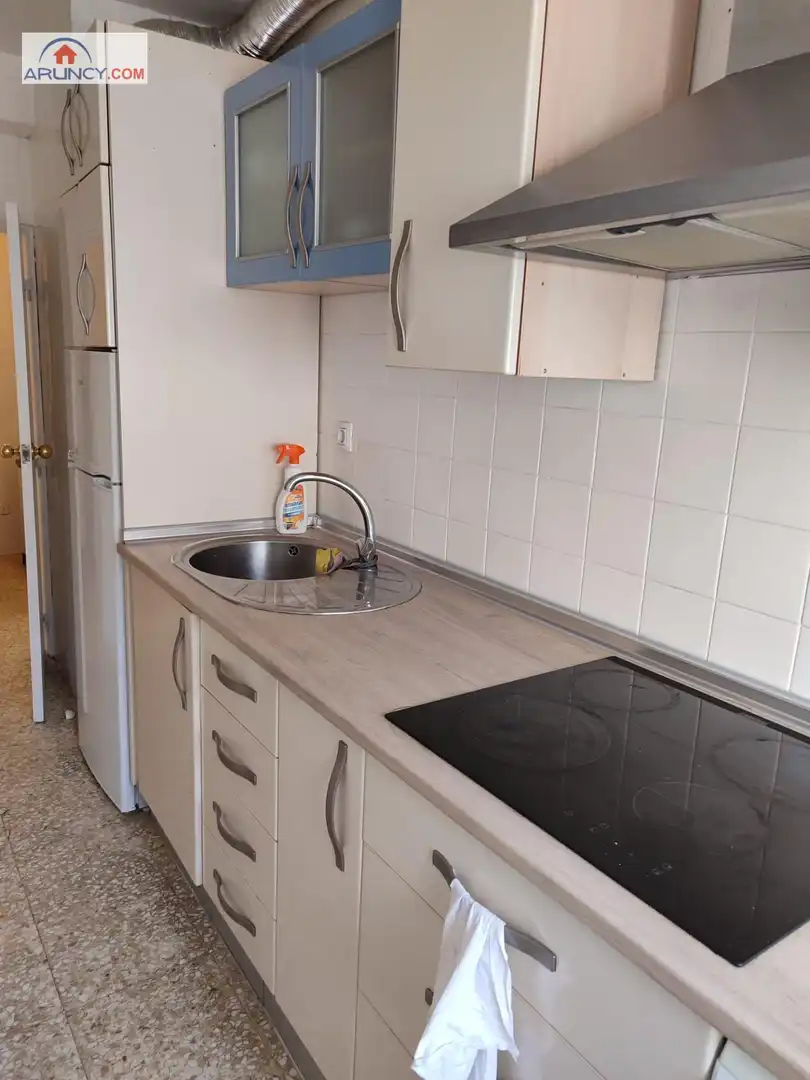 Cuina de Pis de lloguer en Sevilla amb Aire condicionat, Calefacció i Terrassa