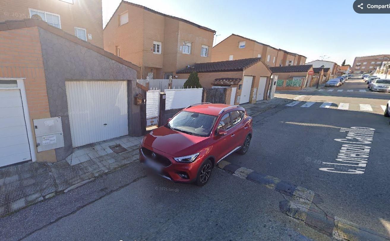 Aparcament de Casa adosada en venda en Yuncler