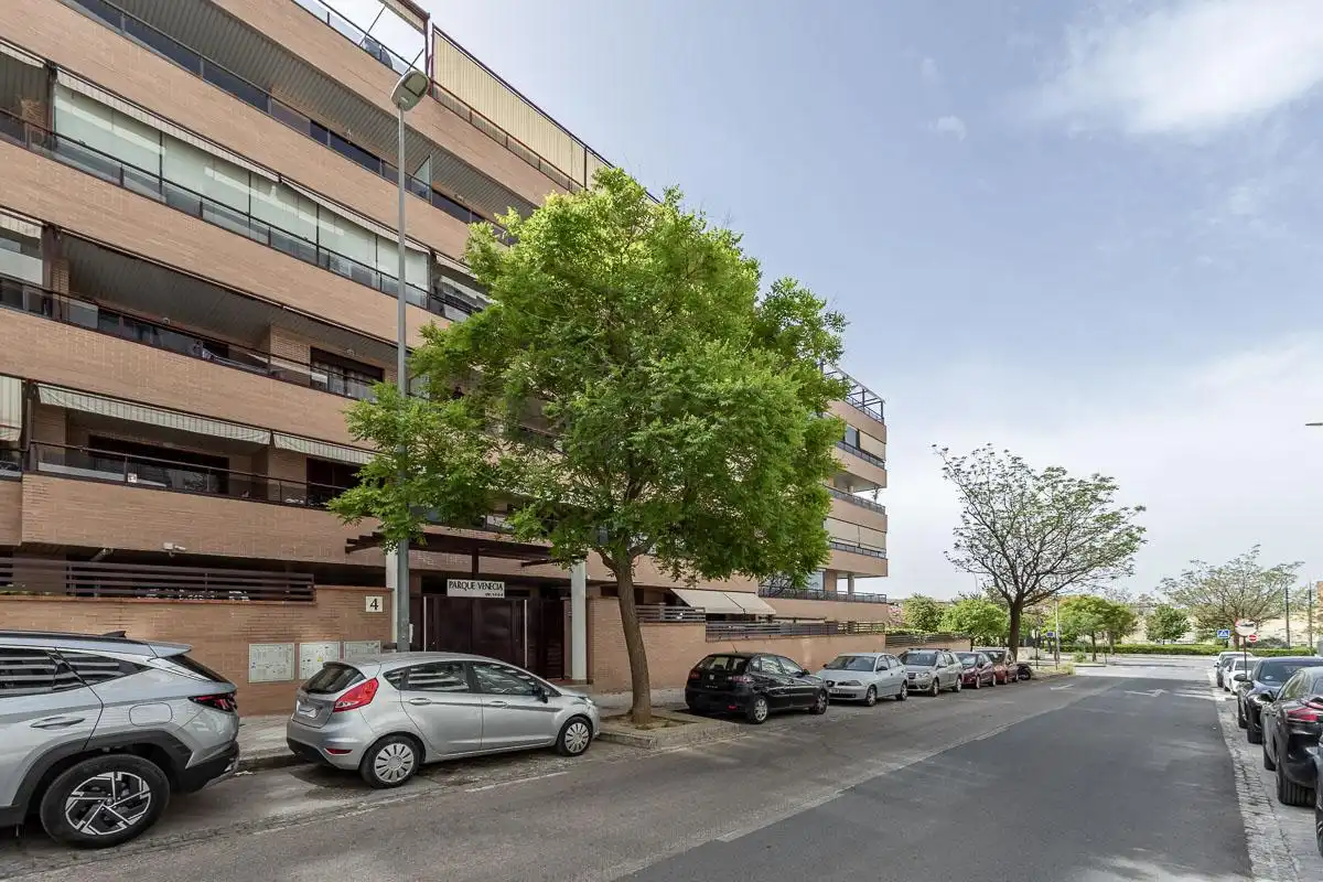 Exterior view of Flat for sale in  Granada Capital  with Air Conditioner, Terrace and Storage room