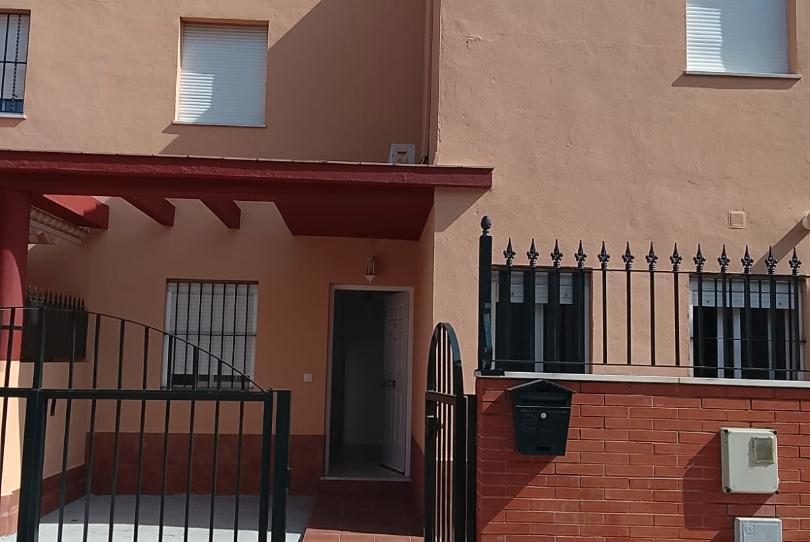 Foto 1 de Casa adosada en venda a Avenida Juan Diego, Sevilla