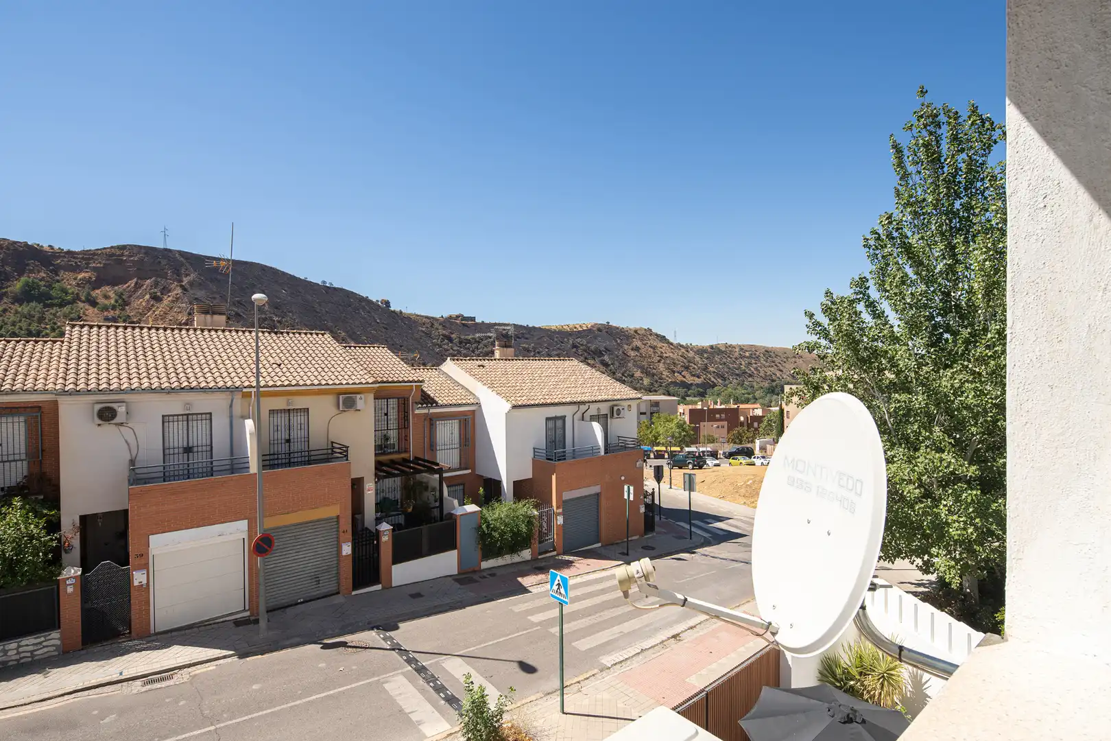Vista exterior de Casa adosada en venta en Granada con Calefacción, Jardín privado y Terraza