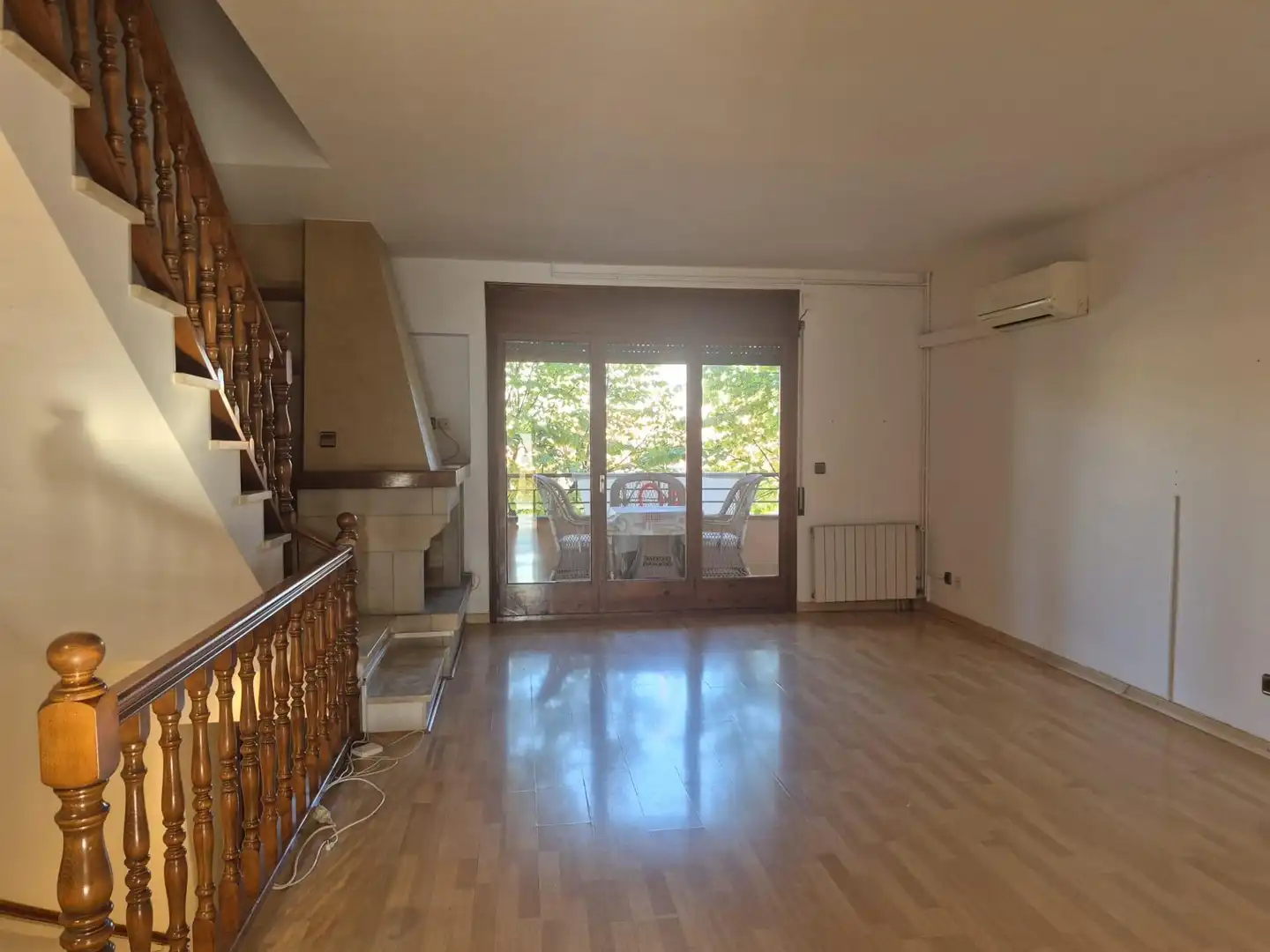 Wohnzimmer von Einfamilien-Reihenhaus zum Verkauf in Palafolls, Barcelona