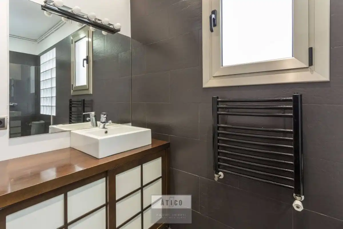 Bathroom of Flat for rent in Barcelona  with Air Conditioner, Heating and Parquet flooring