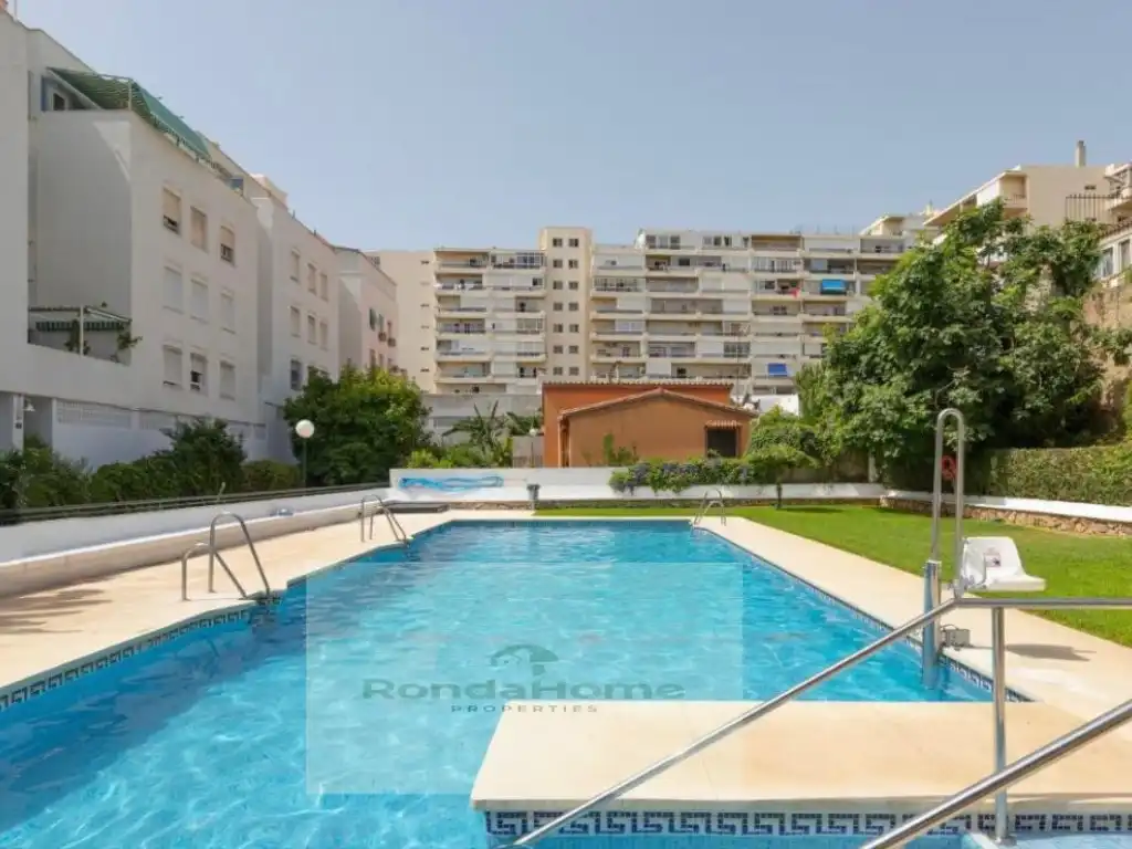 Piso en venta en Calle Carmen Montes, La Carihuela - Los Nidos
