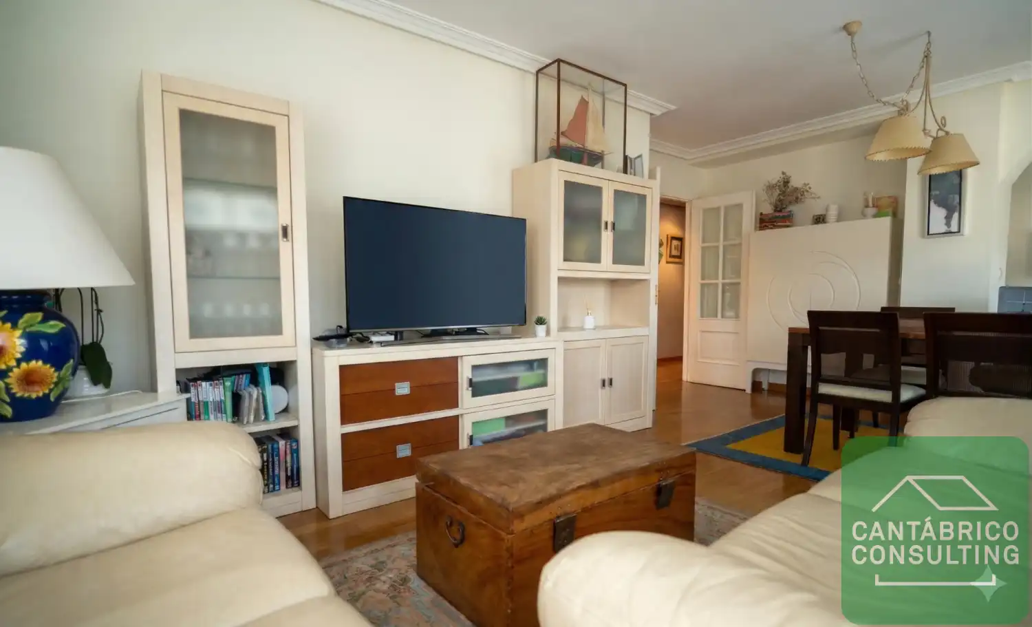 Wohnzimmer von Maisonette zum Verkauf in Navia mit Heizung, Parkett und Möbliert