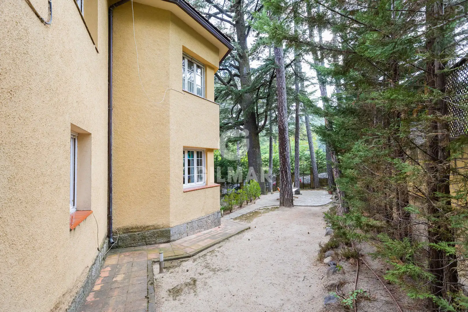 Vista exterior de Casa o xalet en venda en San Lorenzo de El Escorial amb Calefacció i Jardí privat