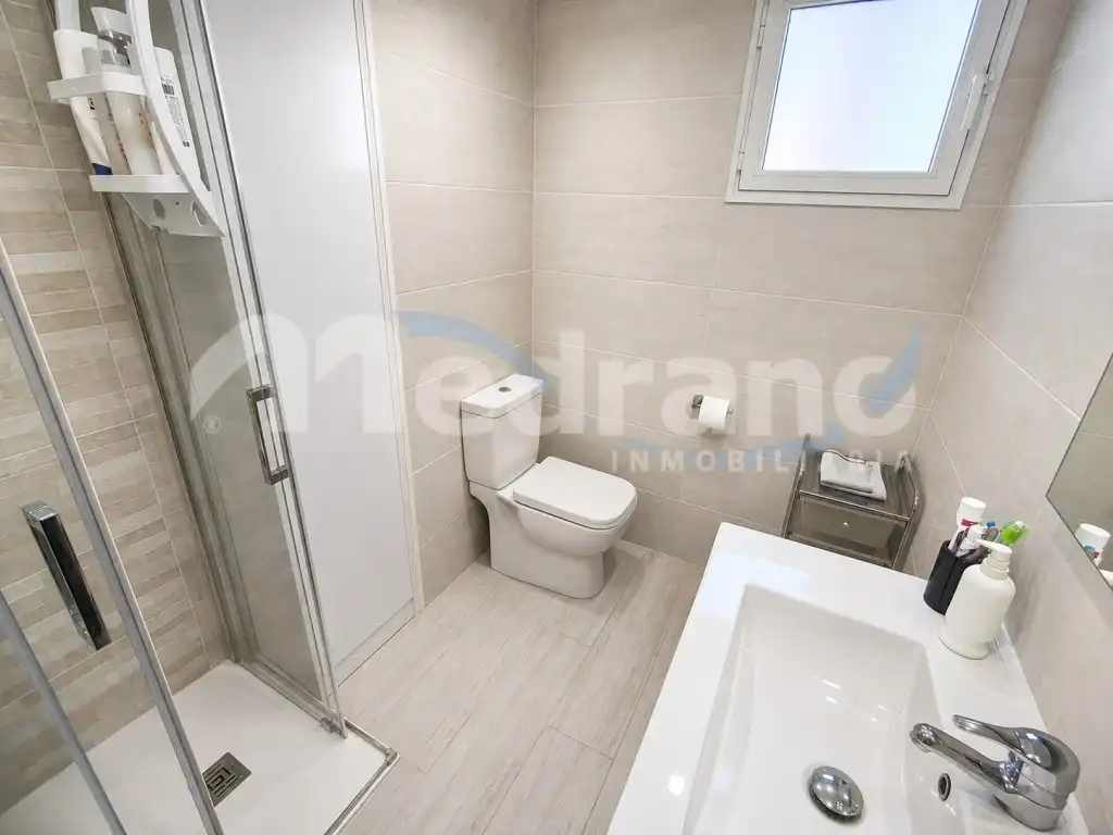 Badezimmer von Wohnungen zum Verkauf in Benidorm mit Klimaanlage und Terrasse