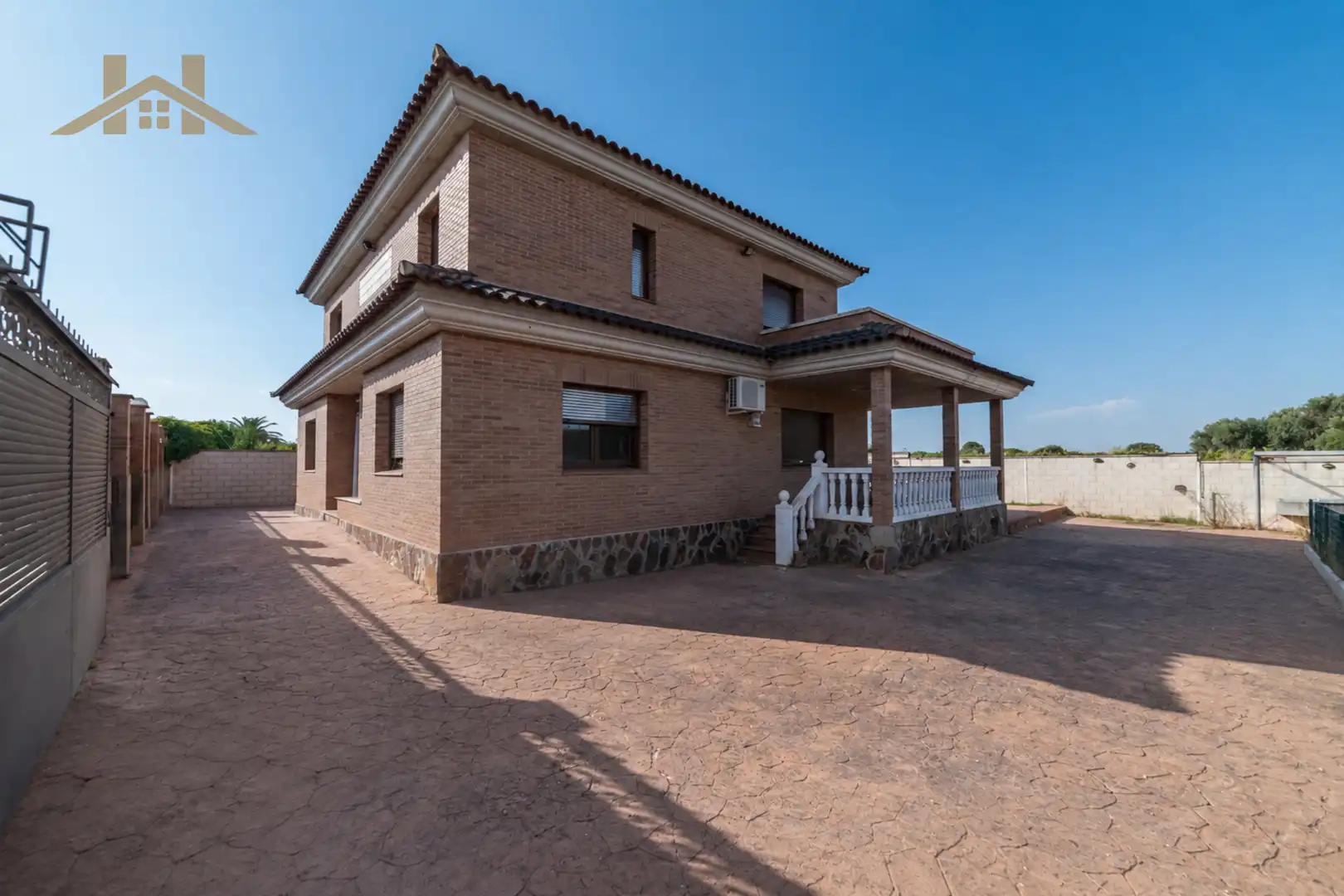 Vista exterior de Casa o xalet en venda en El Álamo amb Aire condicionat, Jardí privat i Piscina