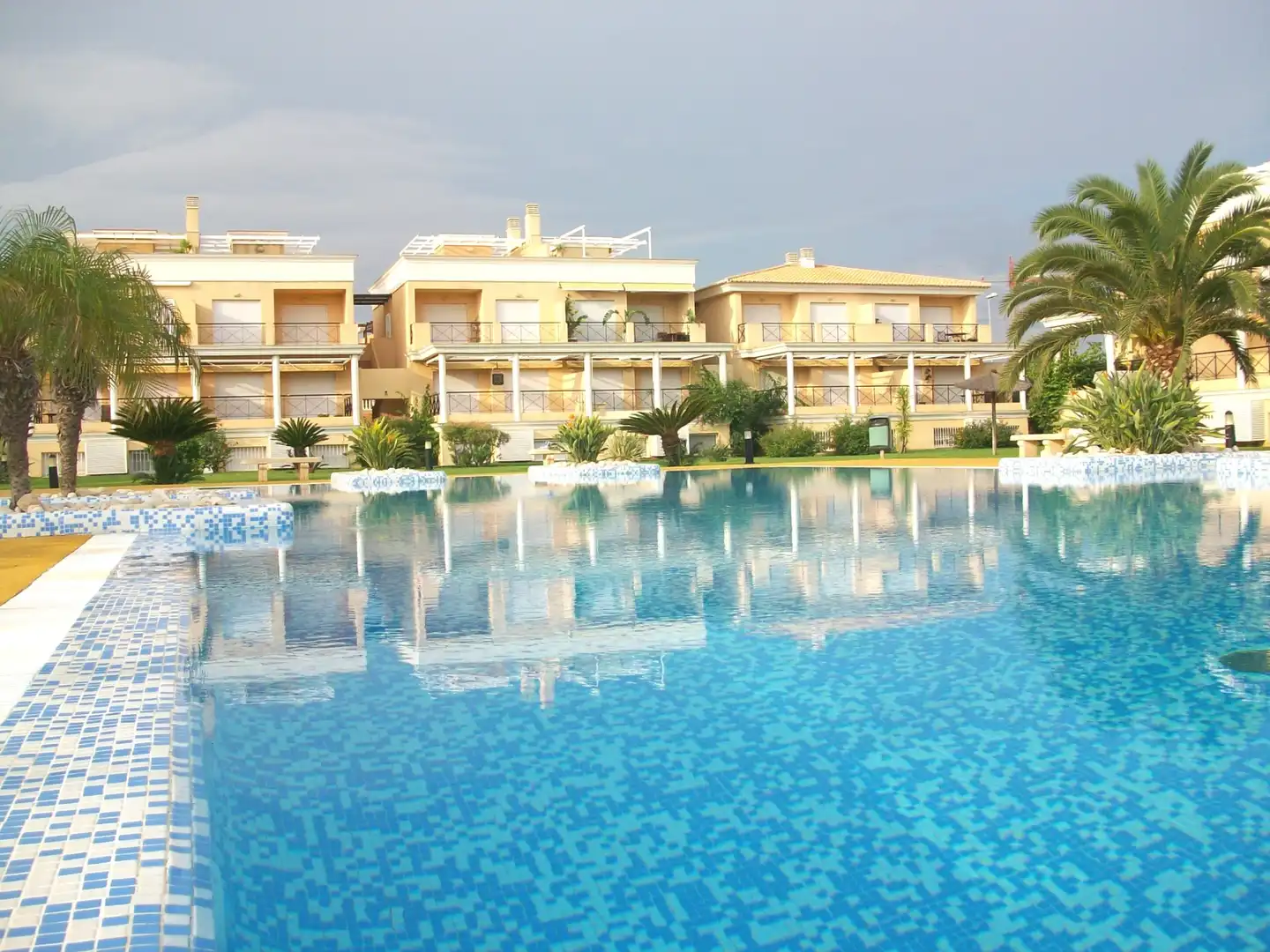 Piscina de Apartament de lloguer en Oliva amb Aire condicionat, Calefacció i Terrassa