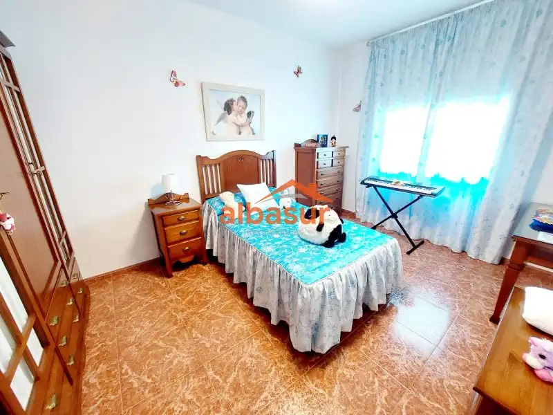 Dormitori de Casa o xalet en venda en Córdoba amb Aire condicionat, Calefacció i Jardí privat