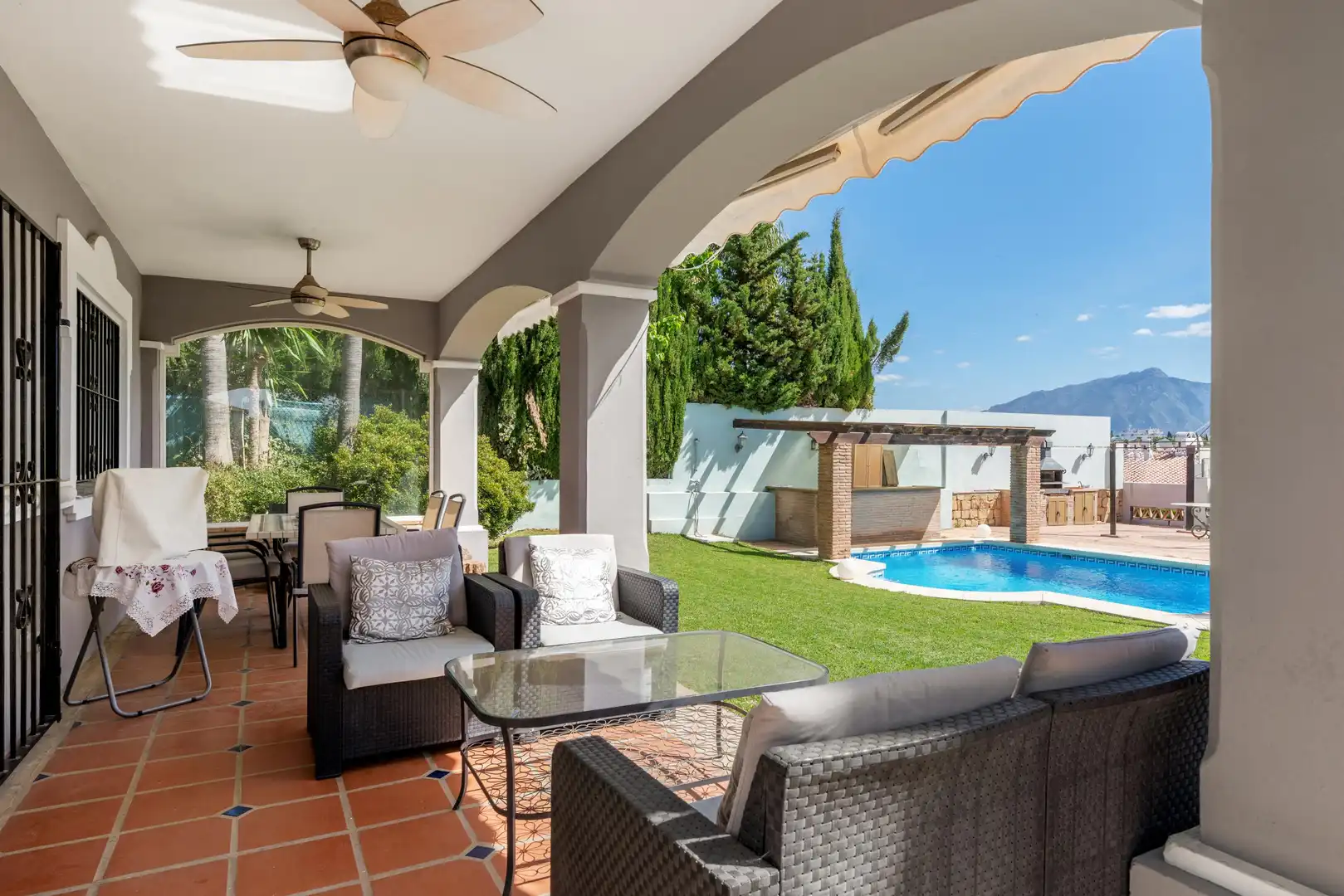 Chalet con piscina en venta en 44 Calle Pico del Naranco, imagen 14