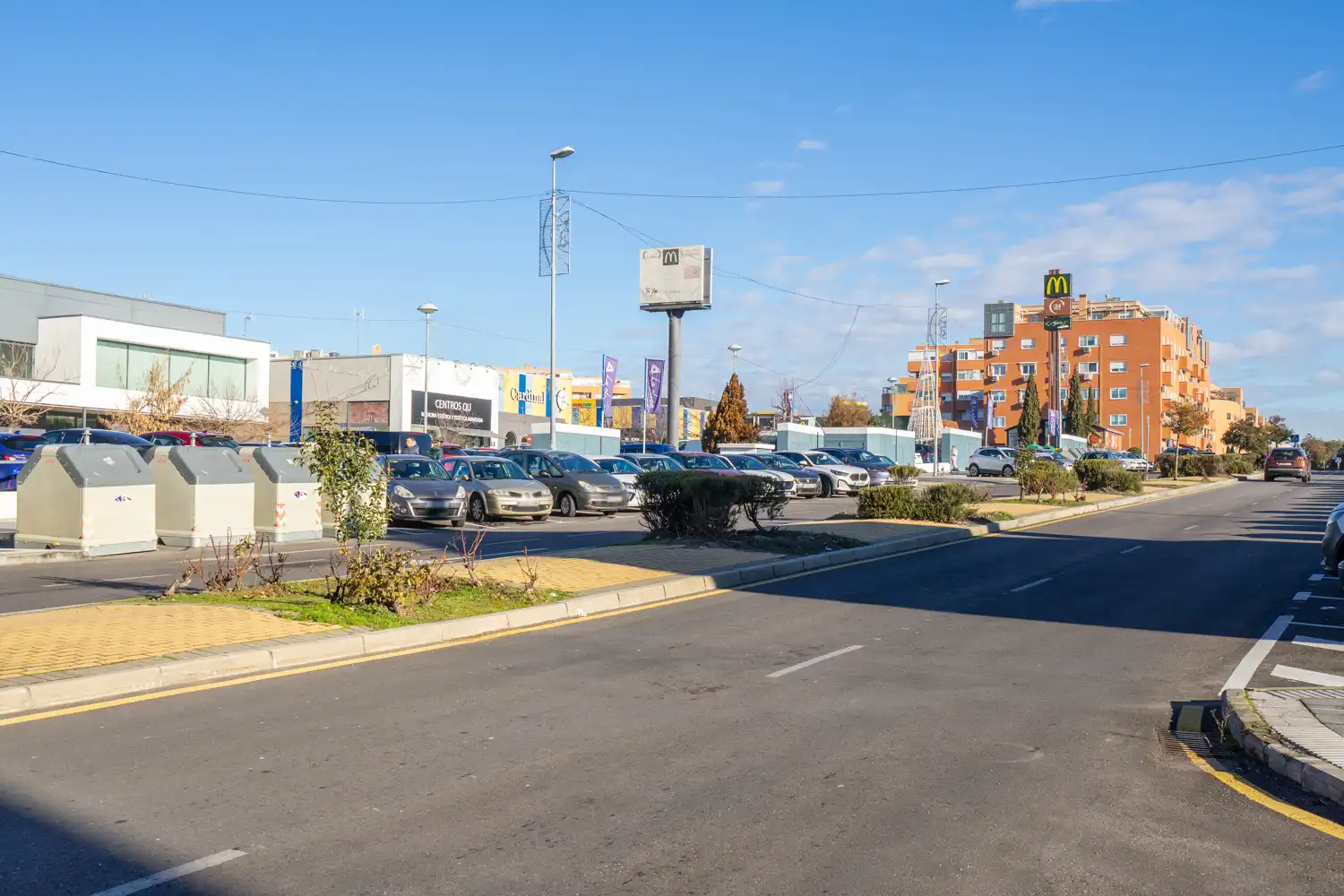 Aparcament de Casa adosada en venda en Valdemoro amb Aire condicionat, Calefacció i Jardí privat
