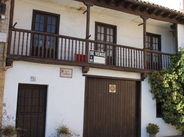 Casa aparellada amb balcó en venda a Cabezón de la Sal - Plaza del Carmen 3
