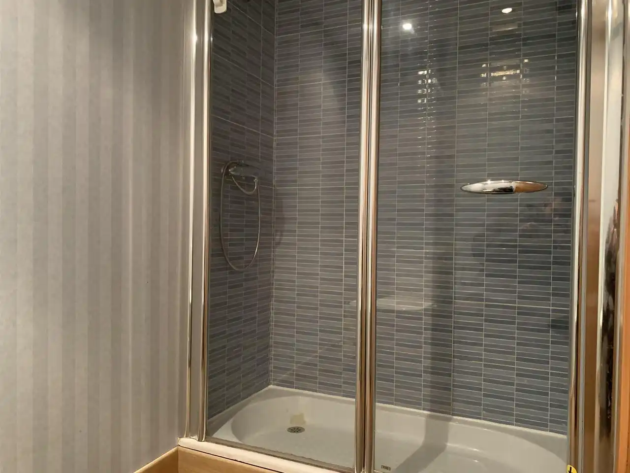 Baño de Piso en venta en Madrid con Aire acondicionado, Calefacción y Piscina comunitaria