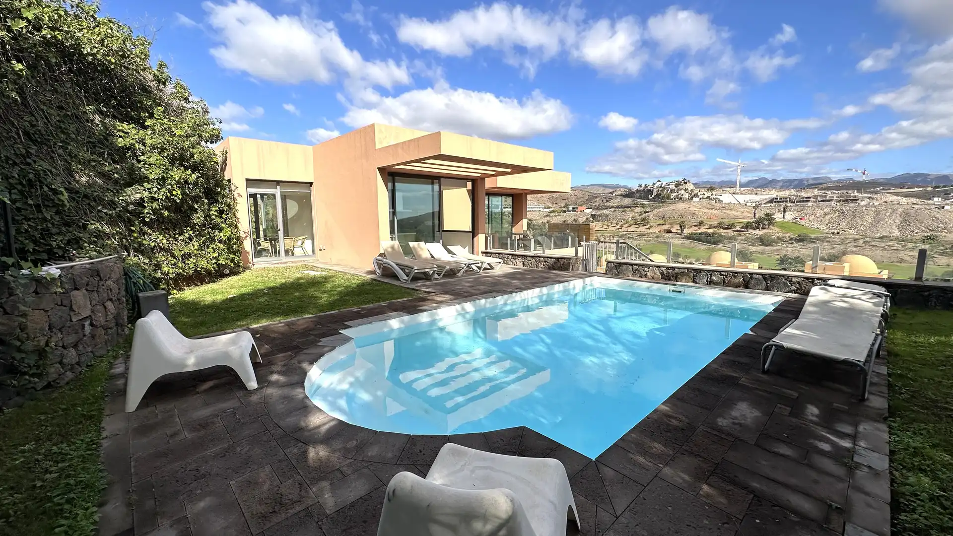 Swimming pool of Houses for sale in San Bartolomé de Tirajana  with Air Conditioner, Private garden and Parquet flooring