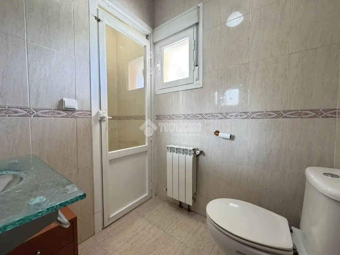 Bathroom of Flat for sale in Ontígola  with Air Conditioner and Heating