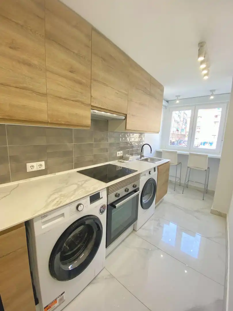Cocina de Piso para compartir en Madrid con Aire acondicionado, Calefacción y Amueblado