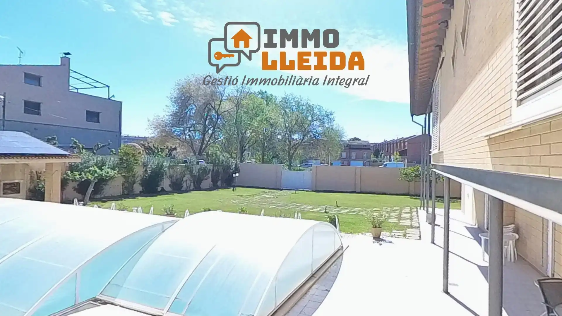 Vista exterior de Casa o xalet en venda en Tàrrega amb Calefacció, Terrassa i Moblat