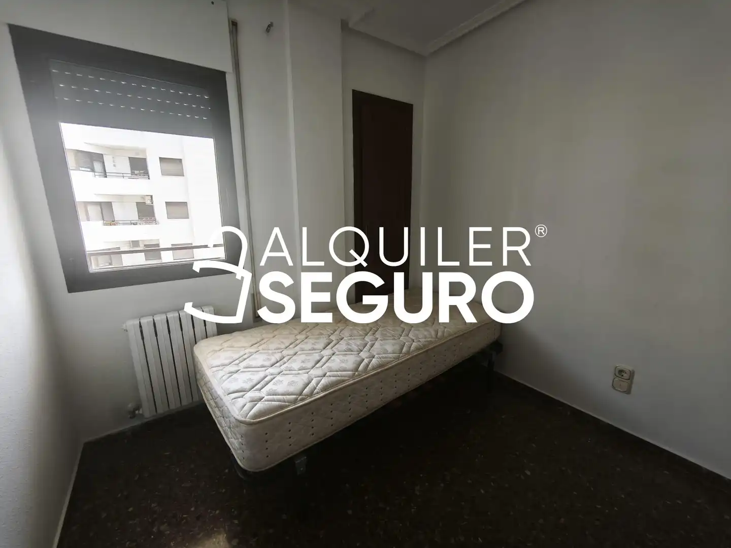 Habitación de Piso de alquiler en Zaragoza con Calefacción, Terraza y Trastero