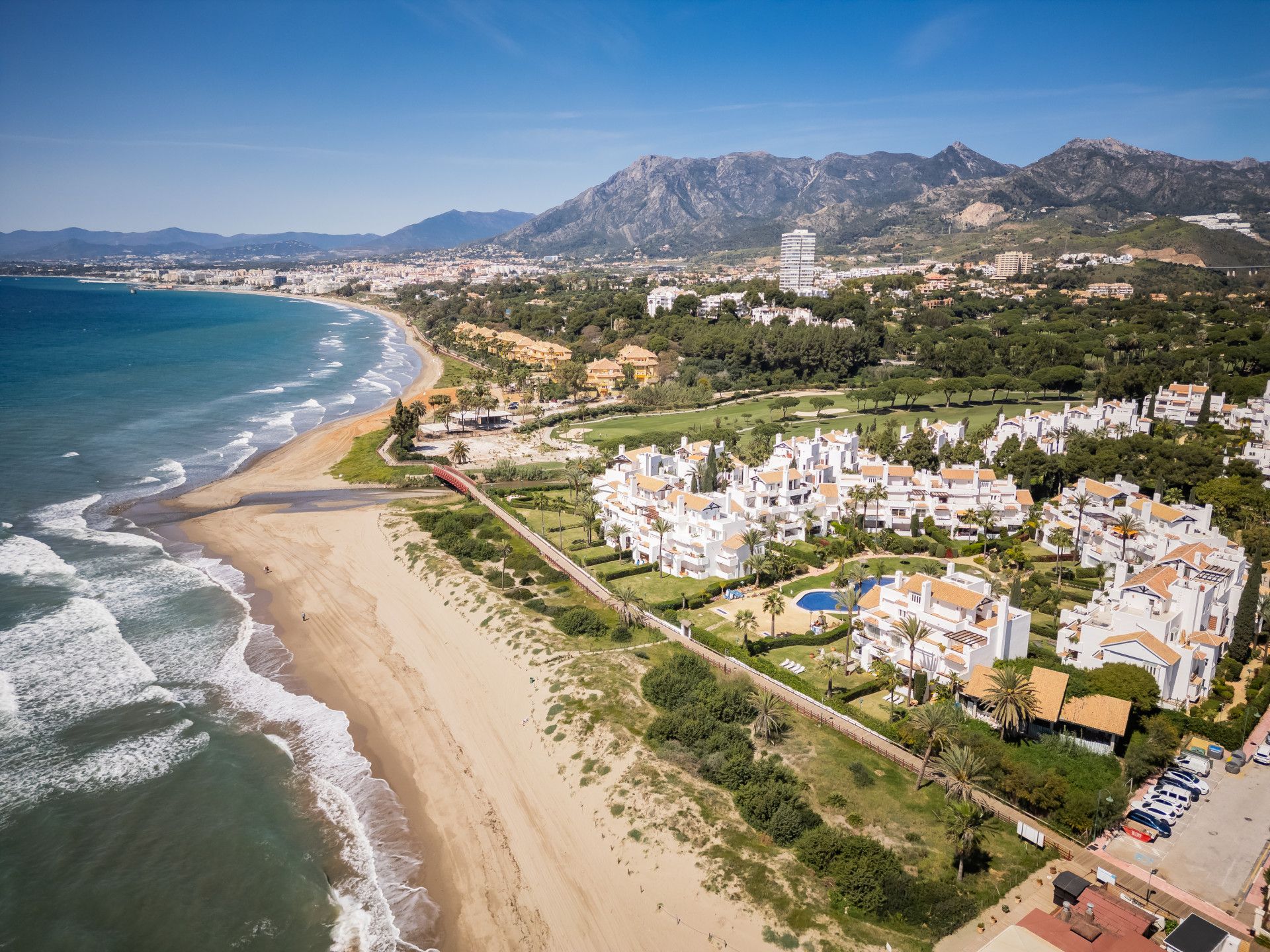Vista exterior de Apartament en venda en Marbella amb Aire condicionat, Terrassa i Piscina