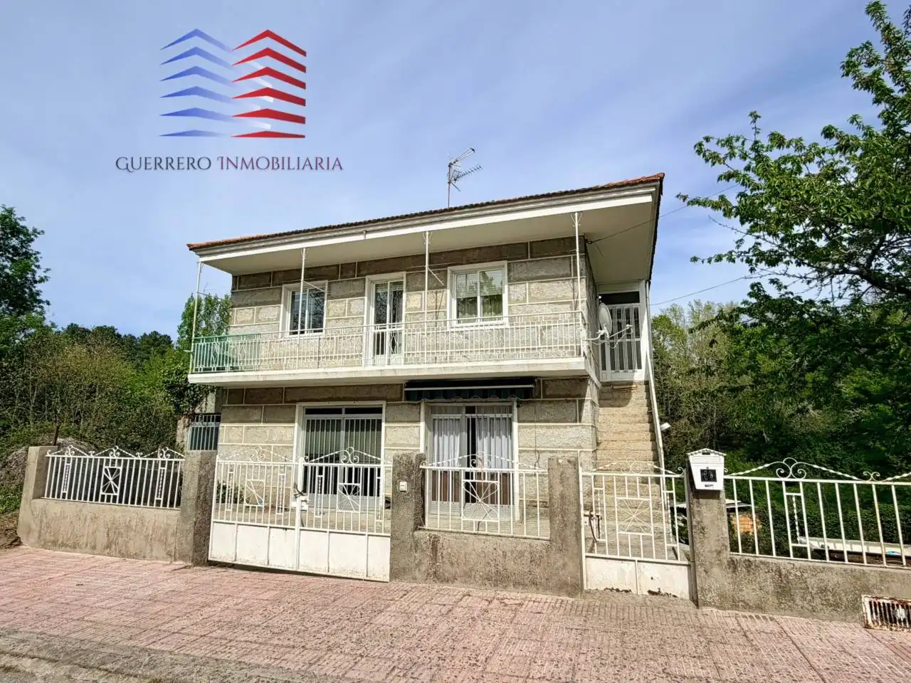 Vista exterior de Casa o xalet de lloguer en San Cibrao das Viñas amb Calefacció, Terrassa i Moblat